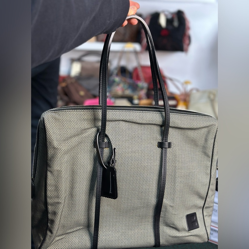 Bally Tote